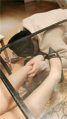 【情侣念主】看女友怎么玩弄绿帽老公 艾彩调教库 第3张