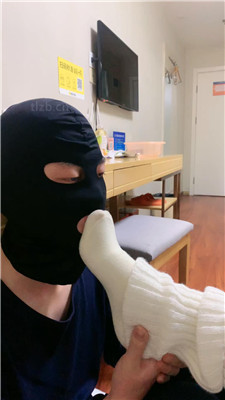 【姜果果】皮鞋白袜深喉恋足舔【上】 艾彩调教库 第2张