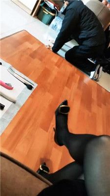 【蛮蛮女王】奴隶下跪做家务-HD绳艺资源网