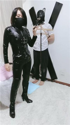 【冰女王】皮衣女王-五花大绑囚禁狗笼/袜子塞嘴 艾彩调教库 第4张