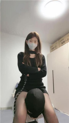【樱子大人】狗链遛狗/转胯骑马/掐乳/鞭打/踩踏 艾彩调教库 第15张