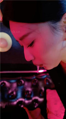 【潘妮女王】KTV-开发送酒服务生做狗 艾彩调教库 第10张