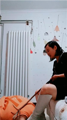 【美容院S】跪舔原味肉丝jio/手铐/丝袜塞嘴/鞭打耳光 艾彩调教库 第6张