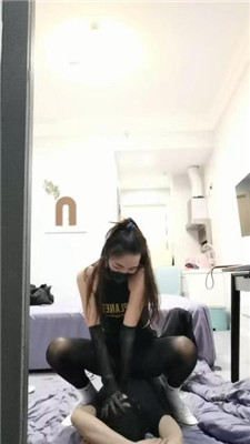 【皮皮】暴击虐-腿绞窒息/飞踹/全体重踩踏/虐乳 艾彩调教库 第13张