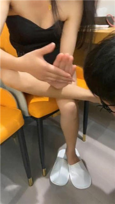 【Rou丝】双S-踩踏当脚垫/遛狗爬行/鞭打揪狗儿 艾彩调教库 第10张