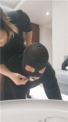 【左罗夫人】恶毒继母臭黑丝强迫舔 艾彩调教库 第17张