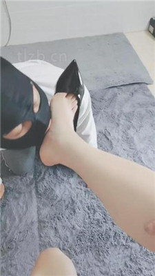 【灵竹】高跟裸足碾压踩/恋足舔 艾彩调教库 第6张