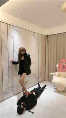 【美美子】女白领黑丝高跟诱惑同事当狗伺候 艾彩调教库 第15张