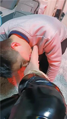 【乐爷】家奴伺候主人就寝 艾彩调教库 第3张