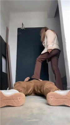 【素人挖掘机】开发混血素人楼梯间调我 艾彩调教库 第3张