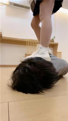 【海绵大大】骑马转胯/高帮帆布鞋踩踏/清理脏鞋/揪耳朵 艾彩调教库 第7张