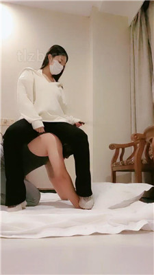 【梓晨】脏运动鞋踩虐/闻鞋子/骑马 艾彩调教库 第7张