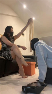 【黛帝】伺候大学生S-按头赏赐洗脚水/训练狗舌 艾彩调教库 第13张
