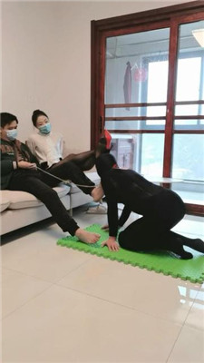【凌儿女神】绿帽老公伺候情侣主 艾彩调教库 第9张