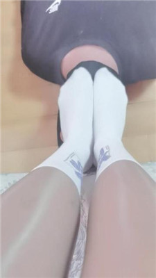 【游S】白袜肉丝脚踩脸窒息/袜子塞嘴踢踹/捆绑掐乳 艾彩调教库 第2张