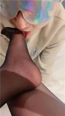 【七七】品尝姐姐的黑丝玉足 艾彩调教库 第5张