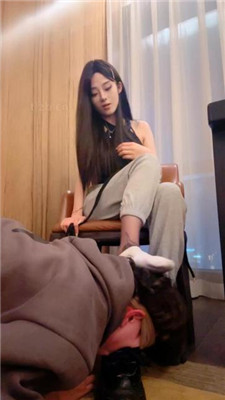 【不知名美女】车模S-皮鞋白袜黑丝气味控制 艾彩调教库 第3张
