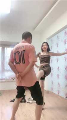 【墨妈妈】重度连环提档-靴子/高跟/运动鞋/裸足 艾彩调教库 第2张