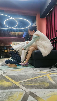 【咩祖】双S-黑丝+肉丝高跟美腿虐出轨男友 艾彩调教库 第11张
