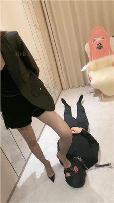 【美美子】女白领黑丝高跟诱惑同事当狗伺候 艾彩调教库 第17张