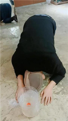 【绯闻王妃】圈养狗犬化爬行/打手心/重口强制喂食 艾彩调教库 第9张