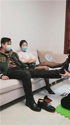 【凌儿女神】绿帽老公伺候情侣主 艾彩调教库 第17张