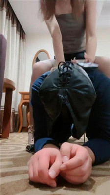 【腿腿祖宗】高跟长靴崇拜/耳光/骑马转胯/狂吸丝袜ji 艾彩调教库 第11张