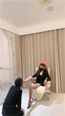 【美美子】女白领黑丝高跟诱惑同事当狗伺候 艾彩调教库 第4张