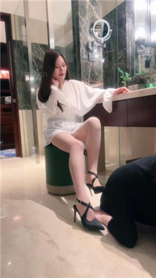 【琪琪大人】偷闻原味内裤被后妈发现 艾彩调教库 第2张