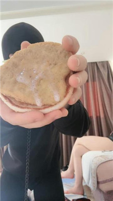 【不期而遇】太监狗-脚喂食/转胯遛狗/清理脚底/暴打狗脑袋 艾彩调教库 第13张