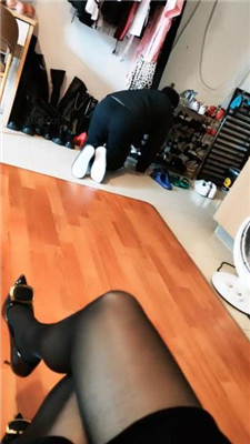【蛮蛮女王】奴隶下跪做家务 艾彩调教库 第4张