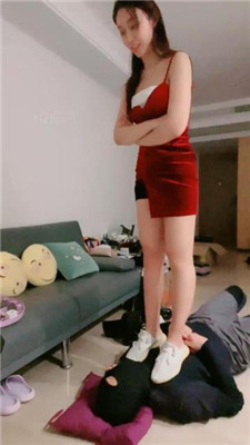 【夏芙】sp/高跟美腿恋足舔/各种鞋踩脚垫 艾彩调教库 第18张