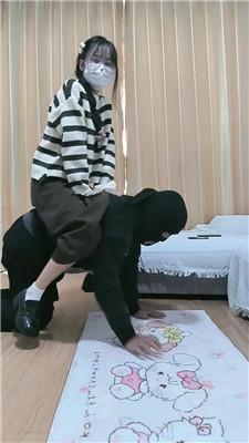 【可爱鬼】智商提升训练-暴力手脚耳光/踩踏碾/头磕核桃 艾彩调教库 第12张