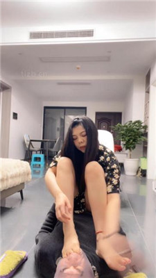 【婷S】长靴S-暴力耳光鞭打踩踏 艾彩调教库 第19张