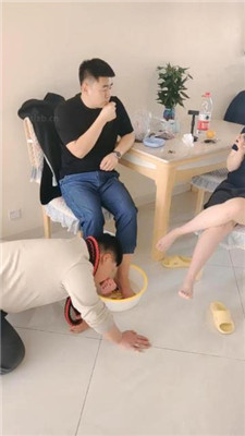【安安女王】绿帽前任伺候我和老公 艾彩调教库 第3张