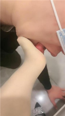 【九莲】品尝舞蹈生的肉丝脚/高跟踩狗脸 艾彩调教库 第12张