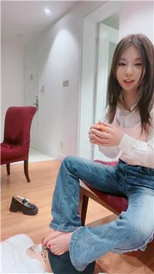 【梨柚冰】抽耳光/闻超臭白袜/腿绞喂口水/胶带捆绑sp 艾彩调教库 第20张
