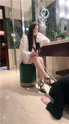 【琪琪大人】偷闻原味内裤被后妈发现 艾彩调教库 第5张