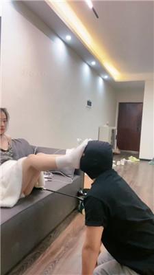 【七七】骑马狗爬/舔脏长靴/白袜脚窒息/掐乳/转胯 艾彩调教库 第6张