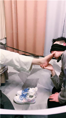 【大小姐S】牵狗链/跪舔脏鞋白袜/强制闻鞋 艾彩调教库 第17张