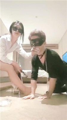 【美璐大大】高跟踩踏/玉足喂食 艾彩调教库 第19张