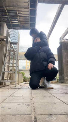 【素人挖掘机】真实-户外开发女学生踩踏/骑马 艾彩调教库 第4张