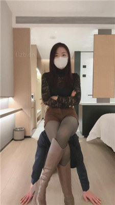 【晓雅】长靴女神-人肉坐垫/碾压踩/数据线抽/夹手指-HD绳艺资源网