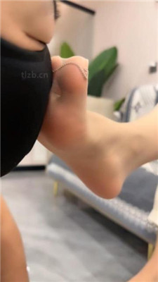 【辣姐】磕头求虐/转胯狗爬/丝袜脚诱惑/高跟踩乳 艾彩调教库 第12张