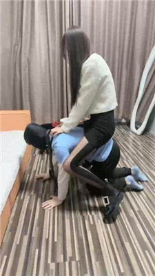 【Lel’s】骑马狗爬/高跟美腿诱惑/踩踏/刑具sp/赏圣水【完整版】 艾彩调教库 第4张
