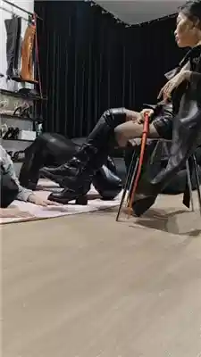 【猫爷】双奴争宠-清理长靴/鞭打/骑狗背-HD绳艺资源网