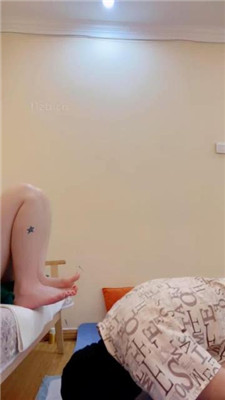 【不期而遇】清理脏鞋底/裸足狂舔/闻香水发骚 艾彩调教库 第4张