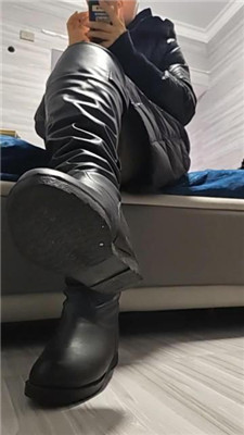 【格桑】狗儿子居然喜欢我的臭脚丫 艾彩调教库 第3张