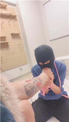 【心动茜茜】艺校女神-长筒白袜虐-捆绑/插嘴/鞭打踩踏胯下辱 艾彩调教库 第19张