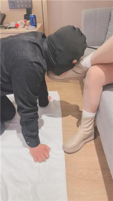 【赵奈奈】品尝裸足/踩脖窒息/吃白袜/清理白靴底-HD绳艺资源网